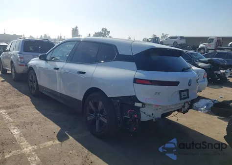 2024 BMW Ix xDrive50 z USA, uszkodzony, nr VIN WB523CF08RCR88337